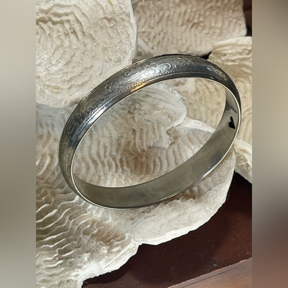 Beautiful Vintage Silver Tone Hollow Bangle Floral Etched Bracelet Heart Cutouts - Picture 2 of 7